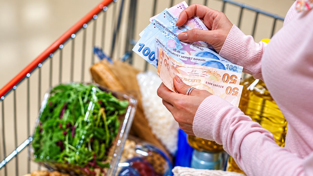 Açlık ve yoksulluk sınırı açıklandı: Maaşlar geçim giderlerine yetmedi