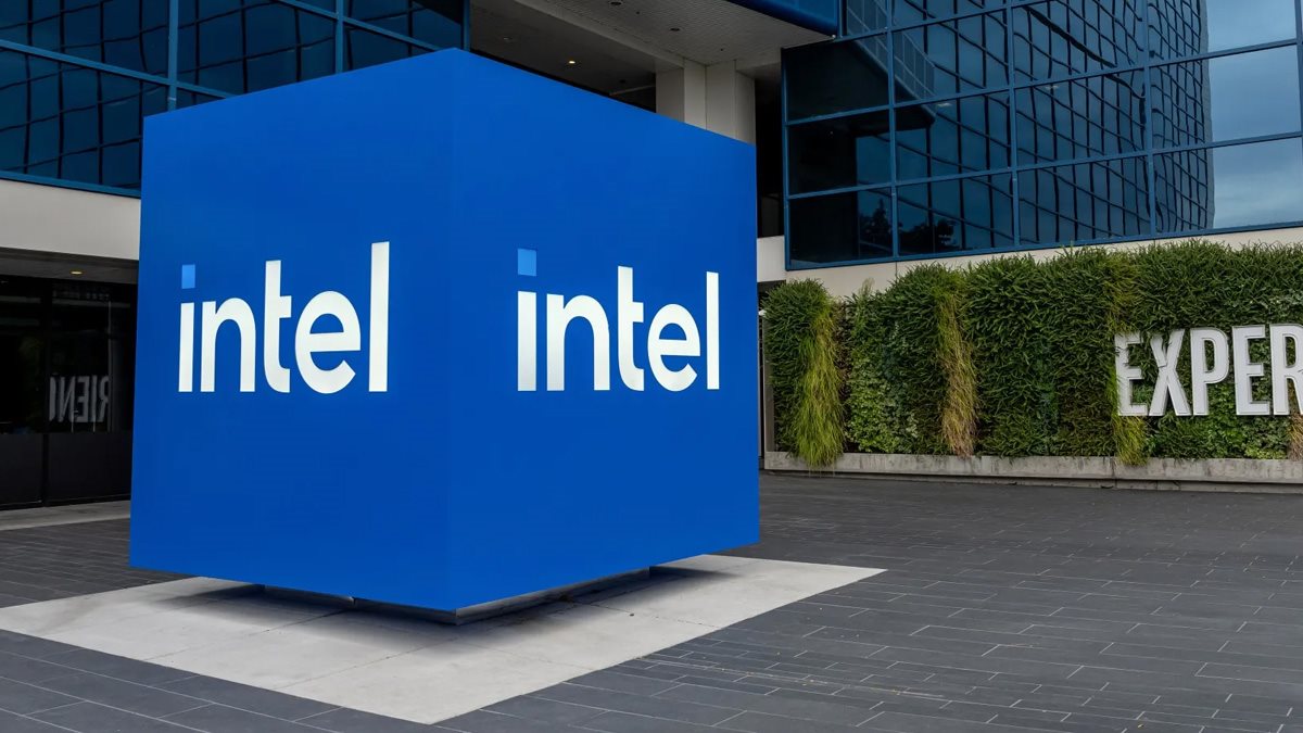 Intel’in net kârı yüzde 18 geriledi, hisseleri sert düştü