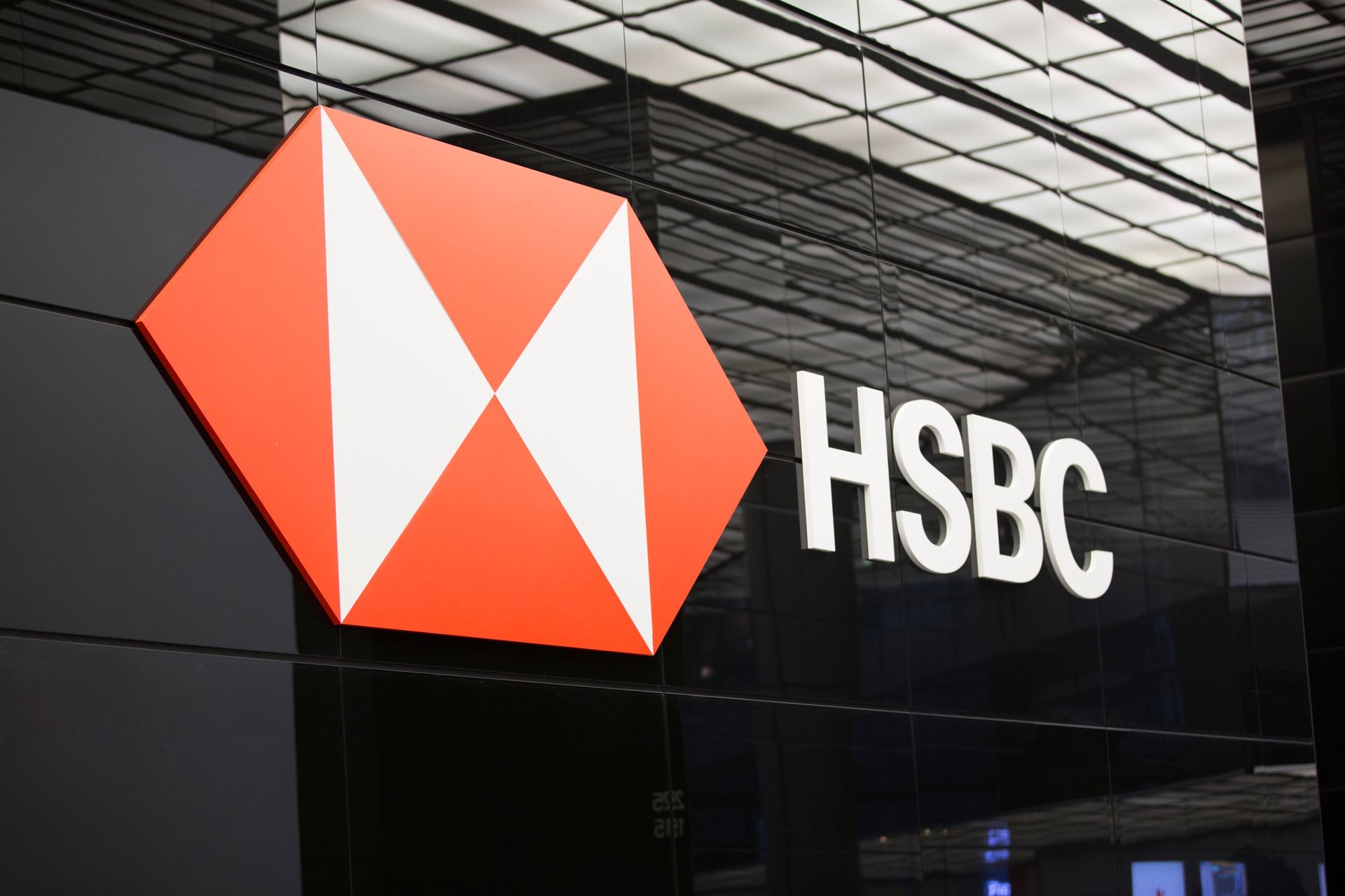 HSBC hisselerde tavsiye düşürdü, devlet tahvillerinde yükseltti