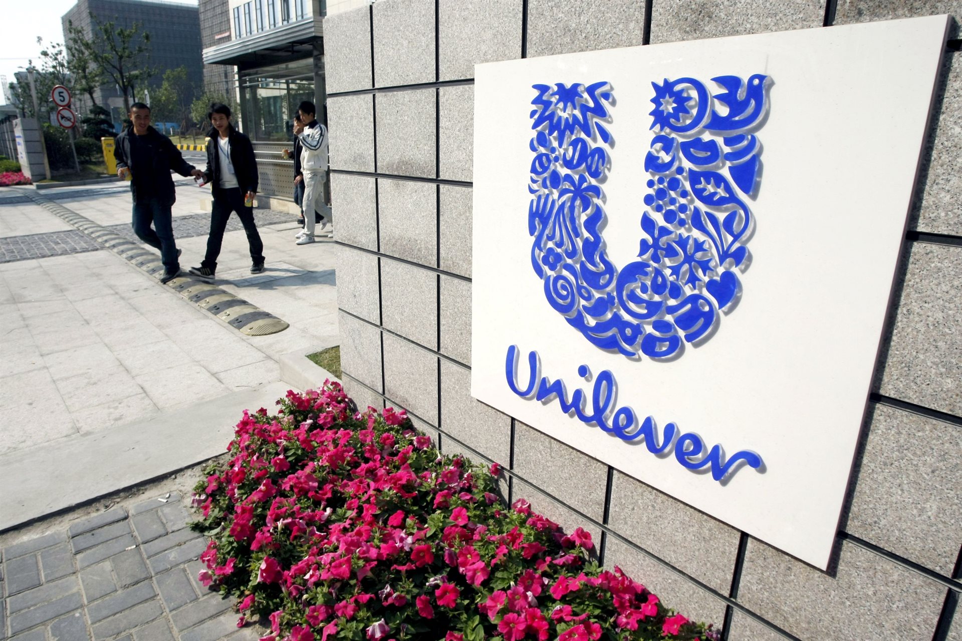 Unilever satış beklentisini yükseltti