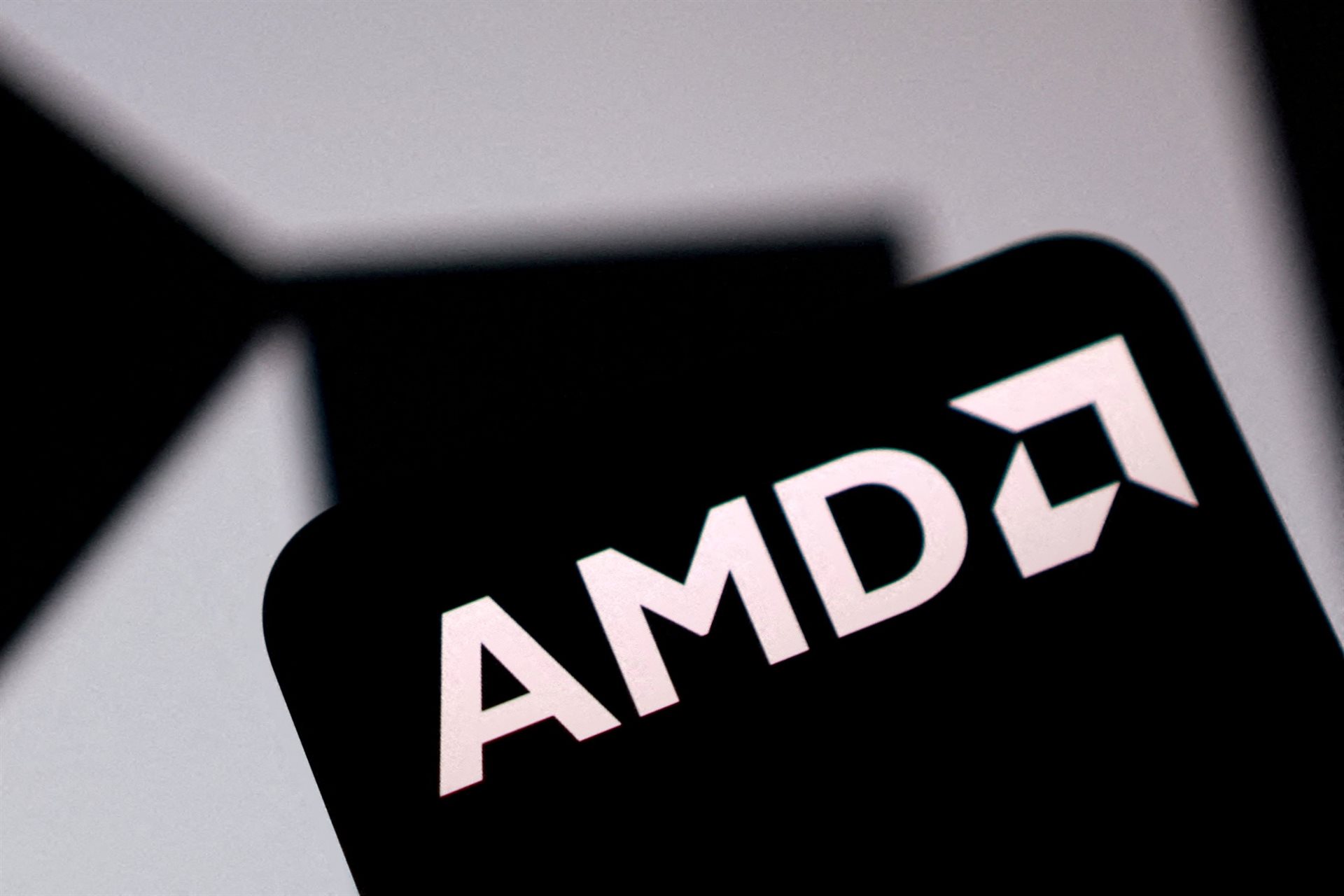 AMD’den Meta’ya 1 milyar dolarlık yatırım