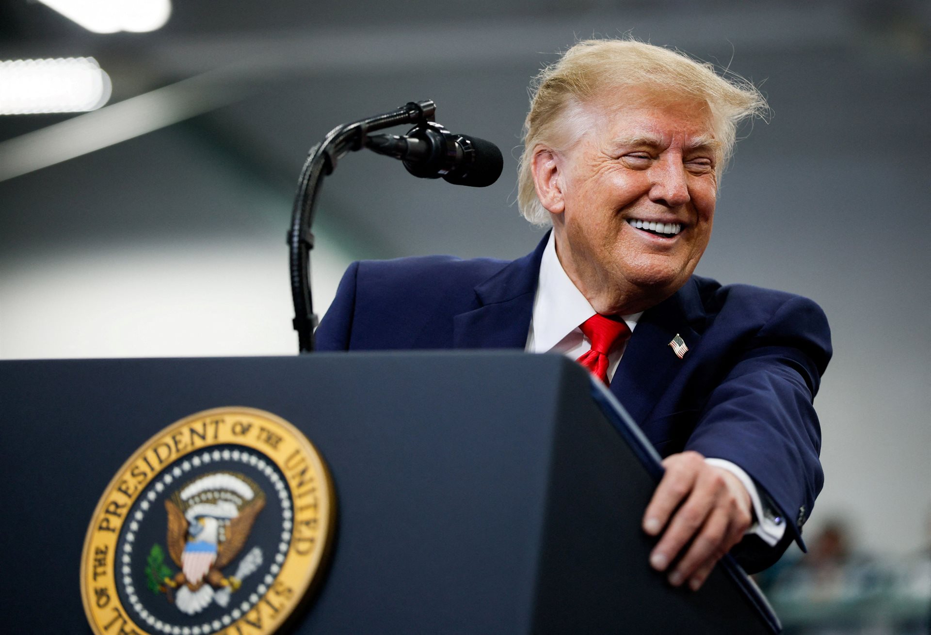 Trump’tan Hürmüz’de petrol akışının arttığı iddiası