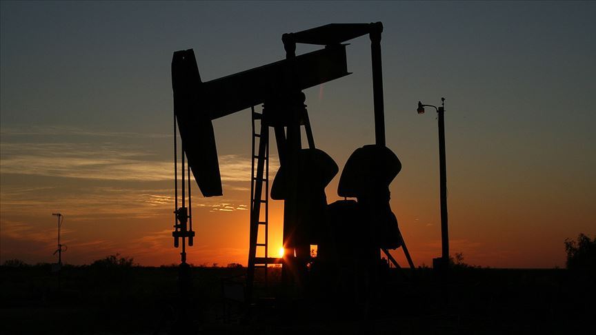 Omicron varyantının hızla yayılması petrol fiyatlarını aşağı çekiyor