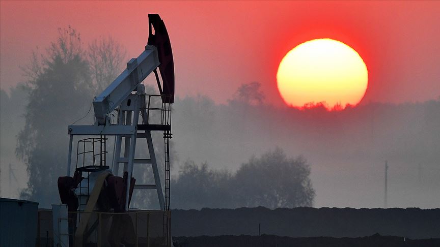 Petrol fiyatları dünkü düşüşün ardından toparlanmaya çalışıyorlar