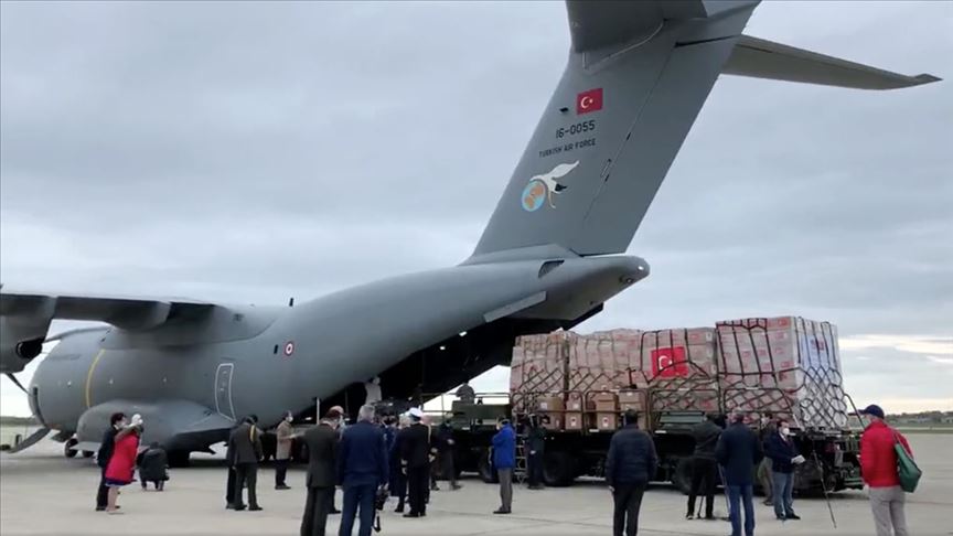 Türkiye'nin Kovid-19 ile mücadele için gönderdiği tıbbi yardımlar ABD'ye ulaştı