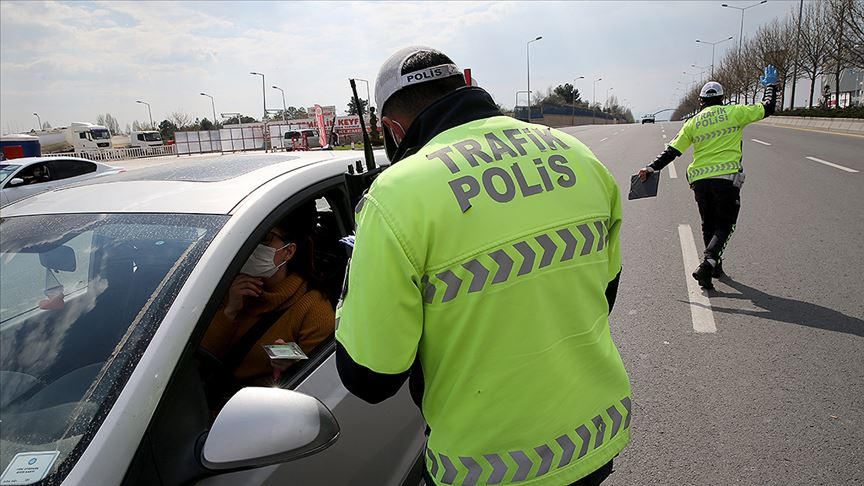 İÇİŞLERİ BAKANLIĞI: 31 İLDE GİRİŞ ÇIKIŞ KISITLAMASI UZATILDI