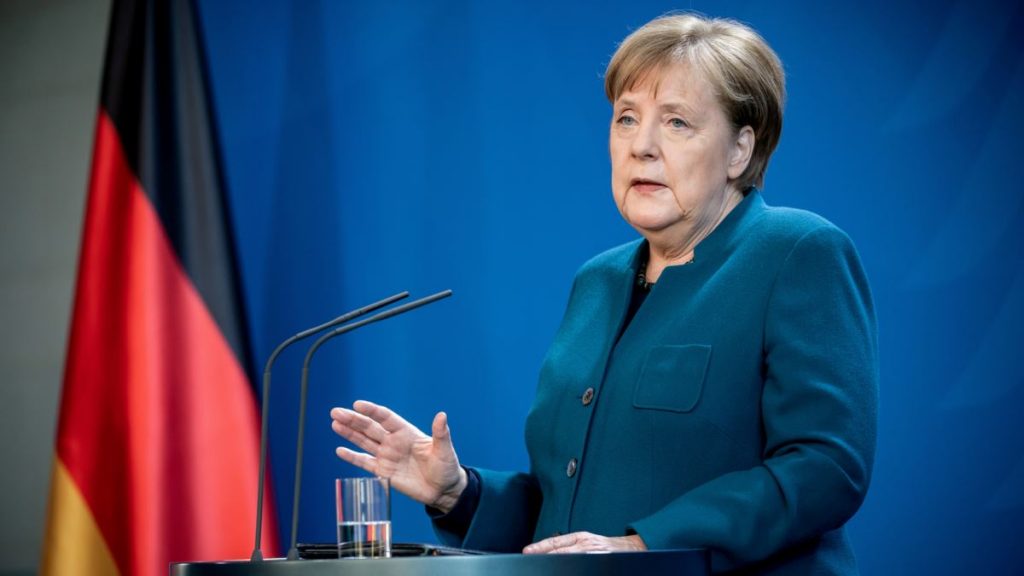 MERKEL: KOVİD-19 AŞILARI NOEL'DEN ÖNCE GELEBİLİR