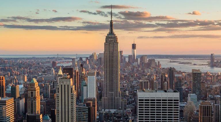 New York'ta imalat beş ay sonra ilk kez yükselişte