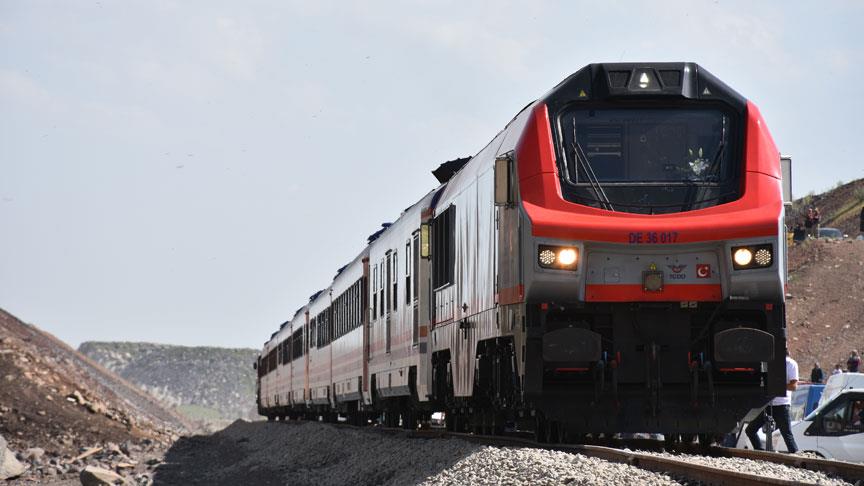 BAKÜ-TİFLİS-KARS DEMİR YOLU İLE TAŞINAN YÜK HACMİ ARTTI