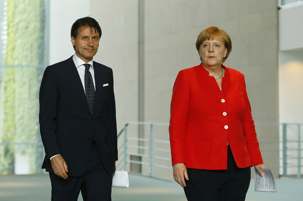 MERKEL'DEN AB'YE KURTARMA PAKETİNDE UZLAŞI ÇAĞRISI