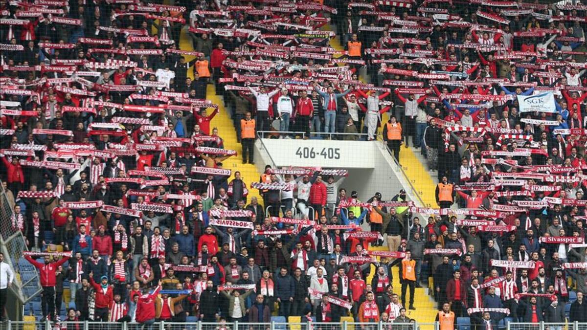 FUTBOL TAKIMLARI SEYİRCİSİNE KAVUŞUYOR