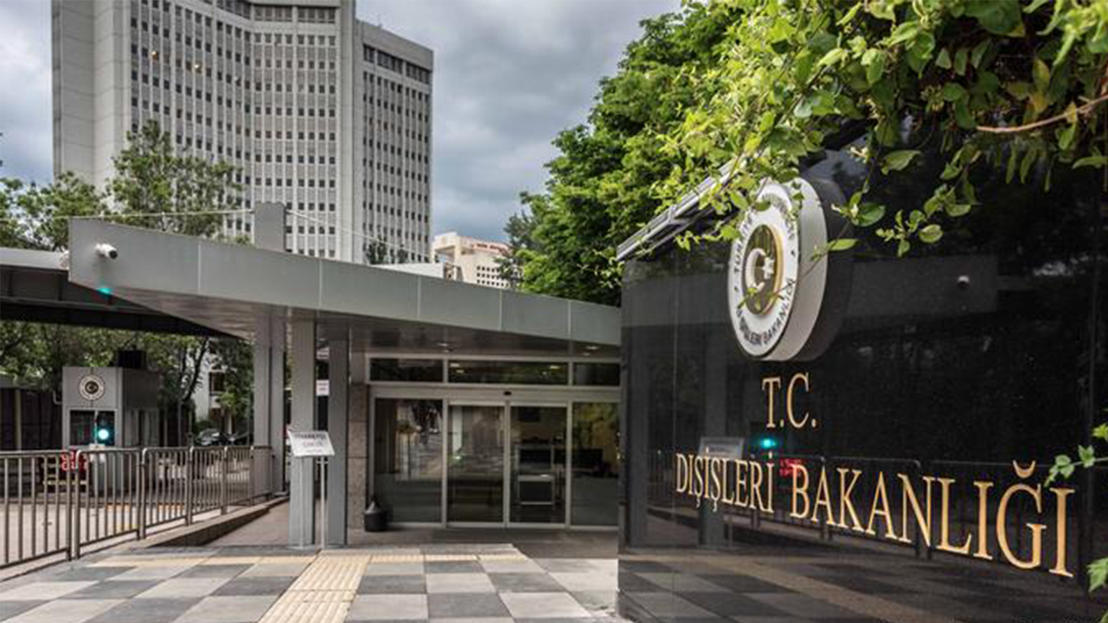 DIŞİŞLERI BAKANLIĞI: AB TARAFLI TUTUMUNDAN VAZGEÇMELİ