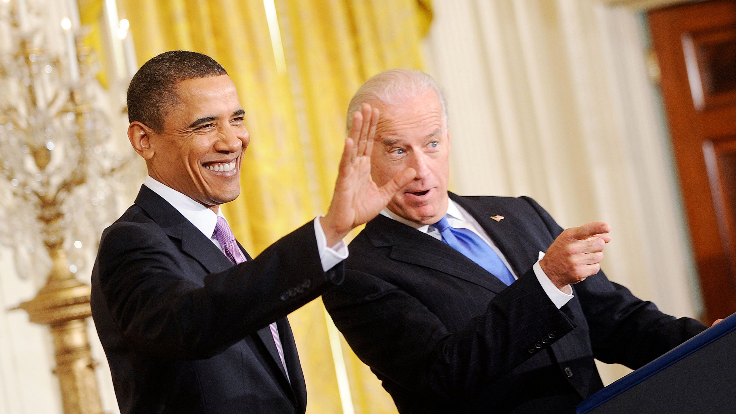 OBAMA JOE BIDEN İÇİN SAHAYA İNEREK OY İSTEDİ