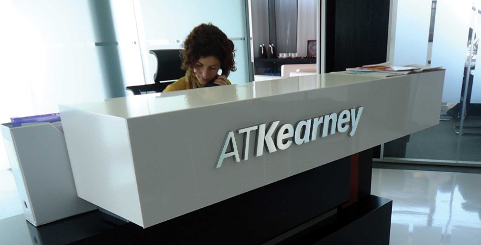 KEARNEY: DEVLET DESTEĞİ AZALINCA ELEKTRİKLİ ARAÇLARIN SATIŞLARI DÜŞÜYOR