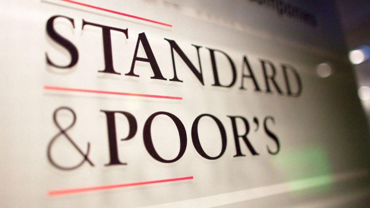 S&P TÜRKİYE'DE BU YIL %1,5 DARALMA GELECEK YIL %3,6 BÜYÜME ÖNGÖRÜYOR