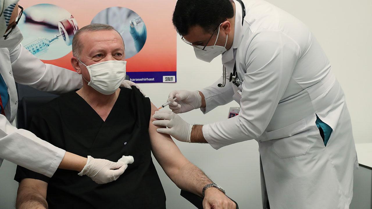 CUMHURBAŞKANI ERDOĞAN KOVİD-19 AŞISININ İKİNCİ DOZUNU YAPTIRDI