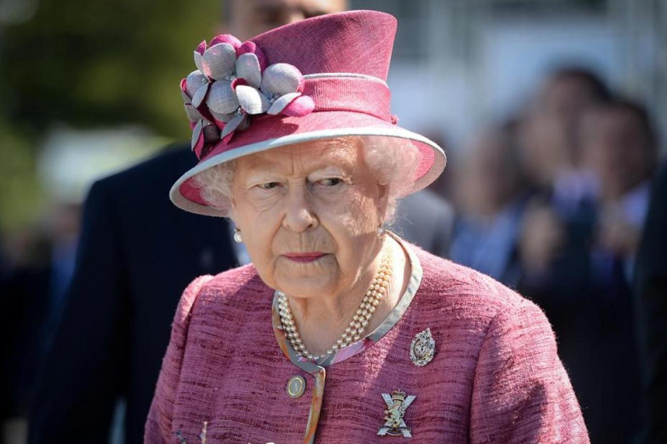 İNGİLTERE KRALİÇESİ II. ELIZABETH, CUMA GÜNÜ MERKEL’İ WINDSOR KALESİ’NDE AĞIRLAYACAK