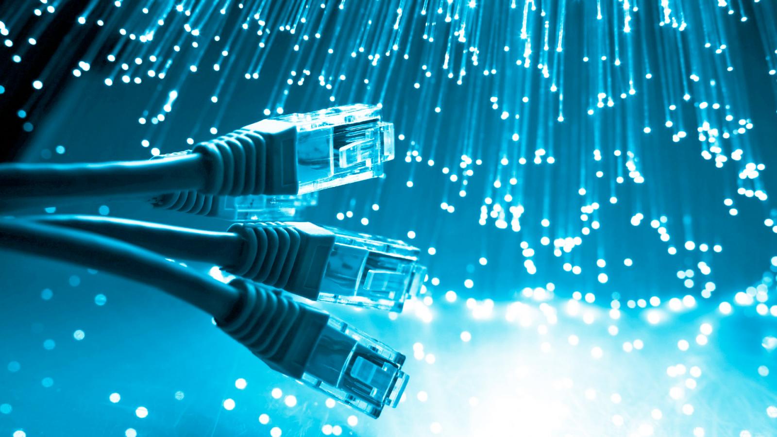 AVRUPA'NIN TELEKOM ALTYAPISI İÇİN 300 MİLYAR EUROYA İHTİYACI VAR
