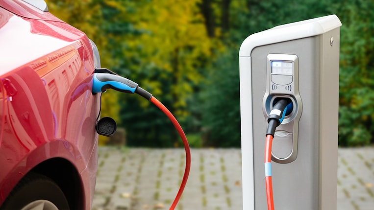Elektrikli otomobil sayısı hızla artıyor: 400 bine yaklaştı