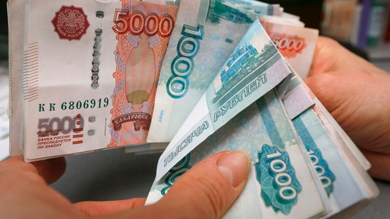 Rusya'da enflasyon faiz kararı öncesi geriledi