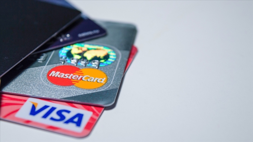 İngiltere, Mastercard ve Visa'nın sınır ötesi işlem ücretlerini geçici olarak sınırlamayı planlıyor