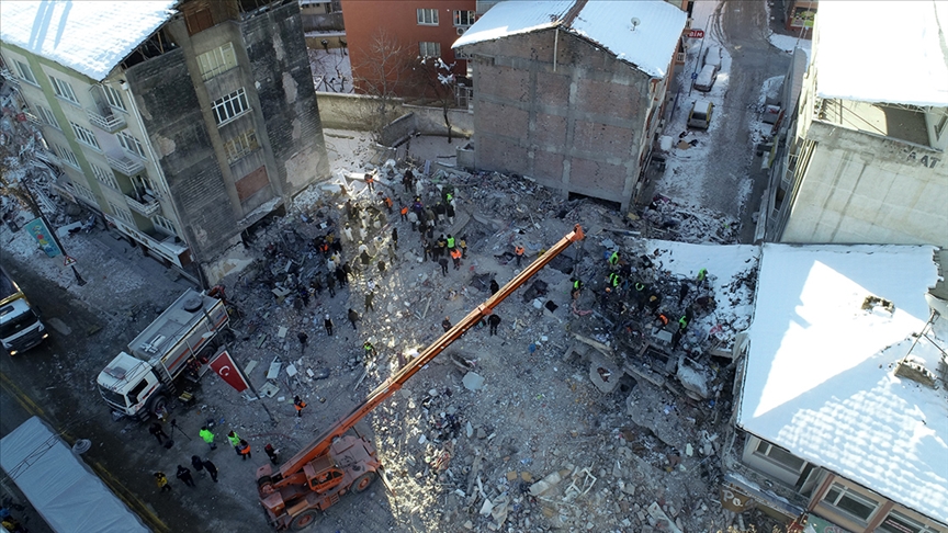 Sanayicilerin deprem bölgesine yönelik yardımları devam ediyor