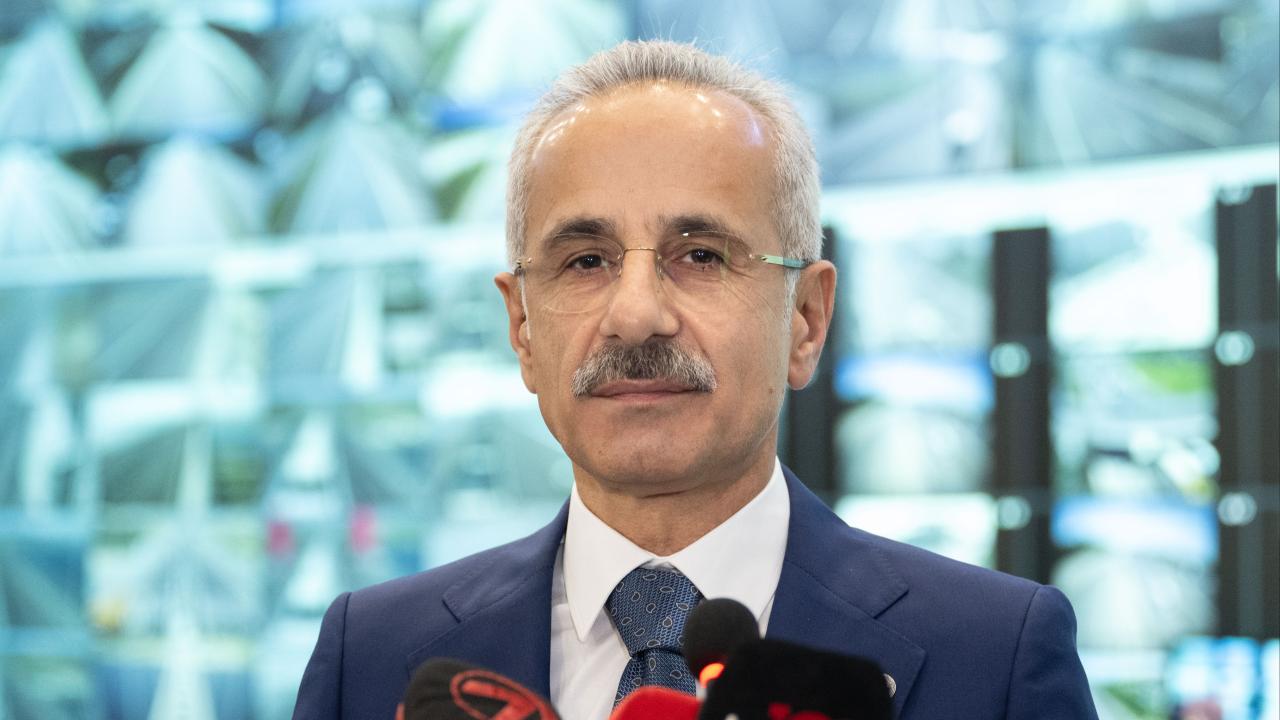 Bakan Uraloğlu, bayramda havalimanlarında rekor yolcu trafiği yaşandığını açıkladı: Türkiye'deki havalimanlarında 6,1 milyon yolcuya hizmet verildi
