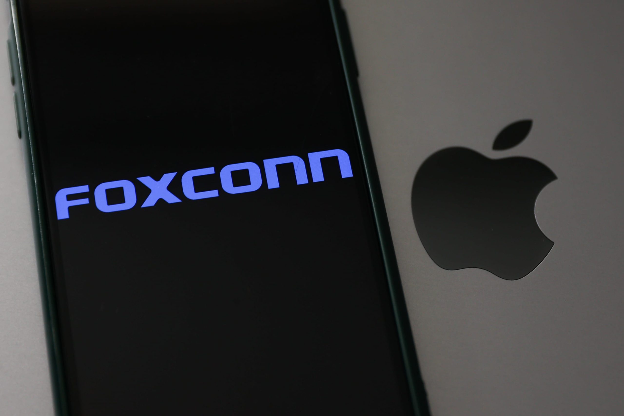 Foxconn ve Pegatron, kötü hava koşulları nedeniyle Hindistan'daki iPhone üretimini durdurdu