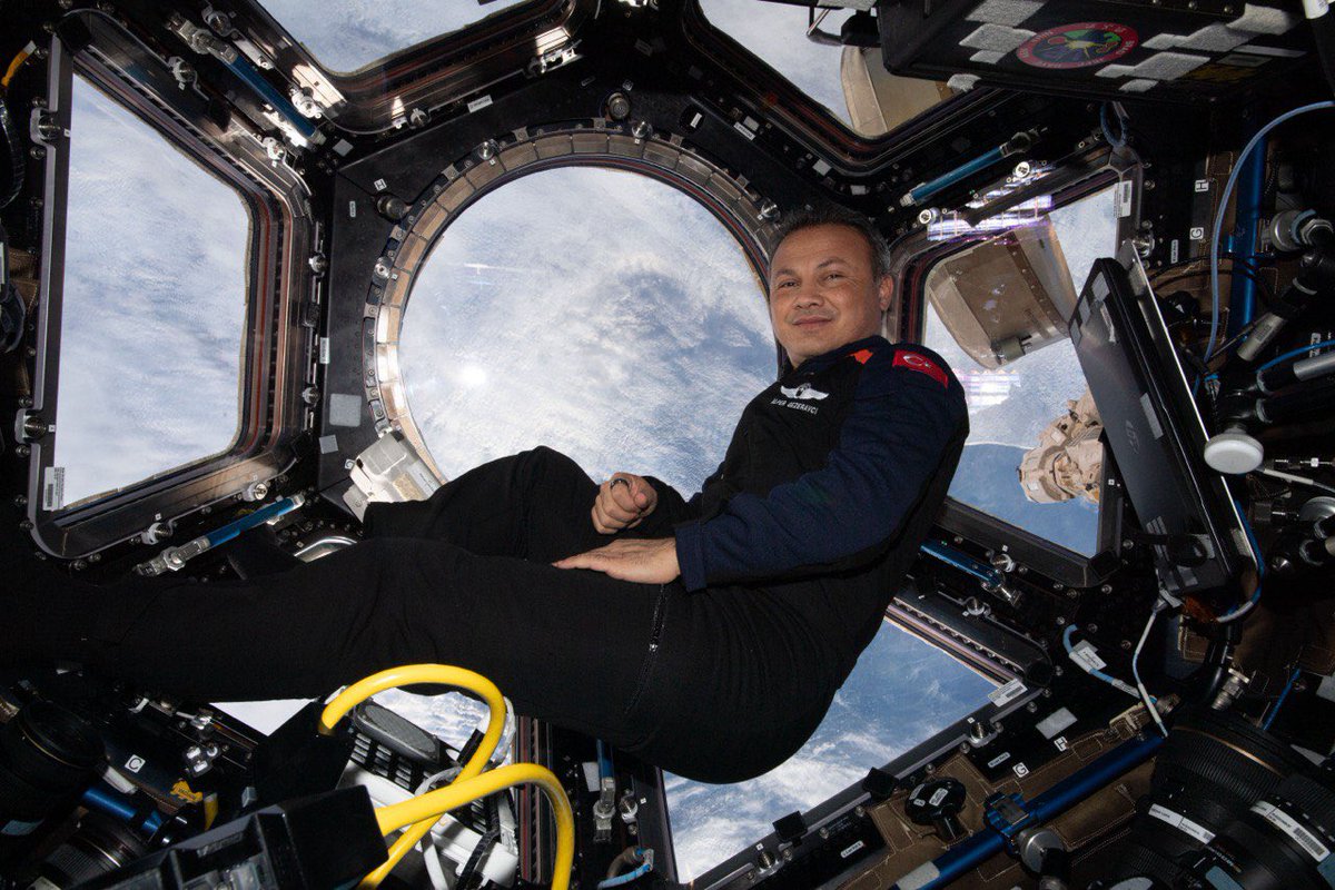Türkiye'nin ilk astronotu Alper Gezeravcı uzay sehayati hakkında merak edilenleri anlattı: Dünyayı izlemeye alarm kurarak gidiyorduk