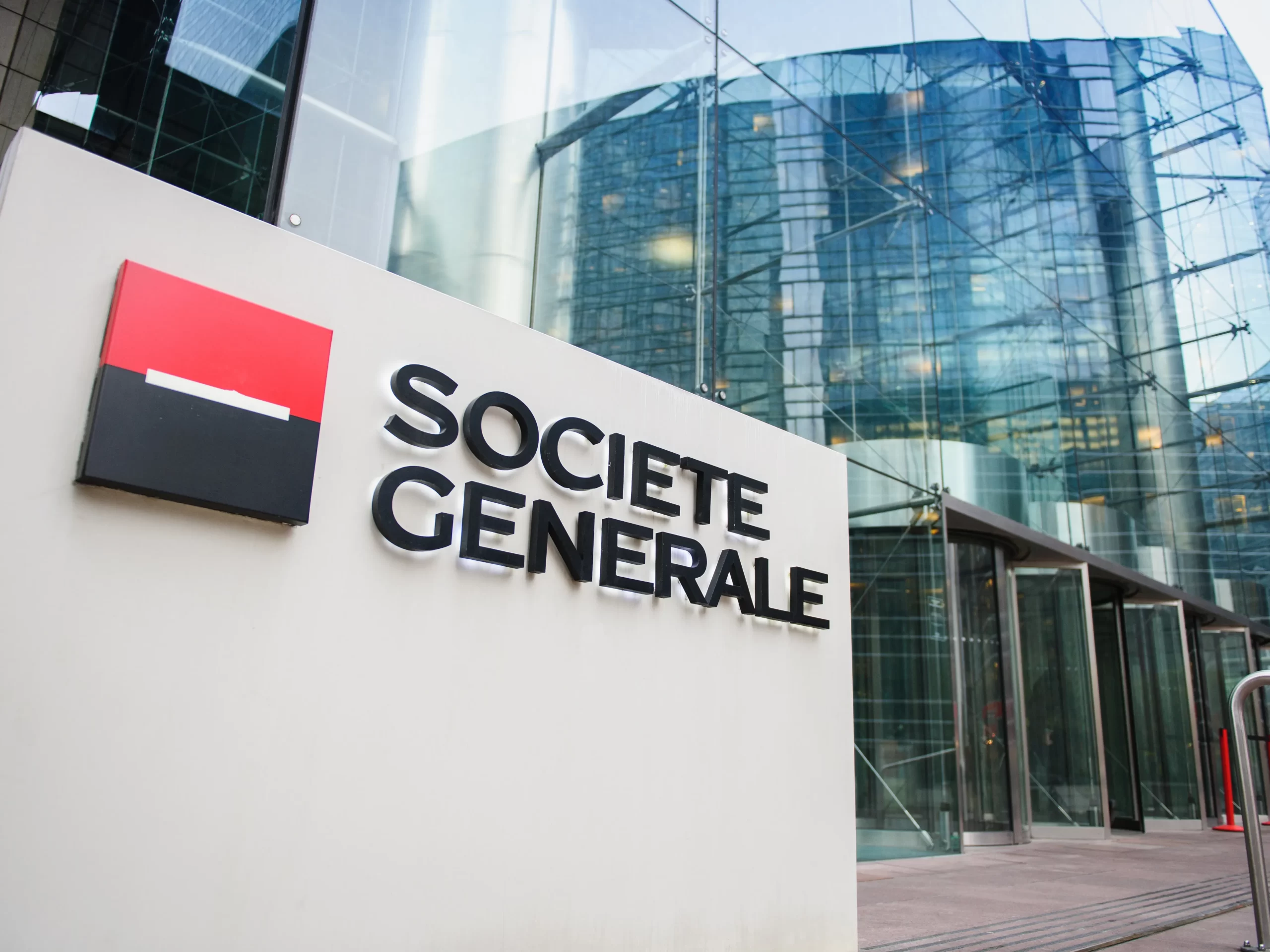Societe Generale'nin karı düştü, ancak 280 milyor euro tutarında hisse geri alımı yapacak