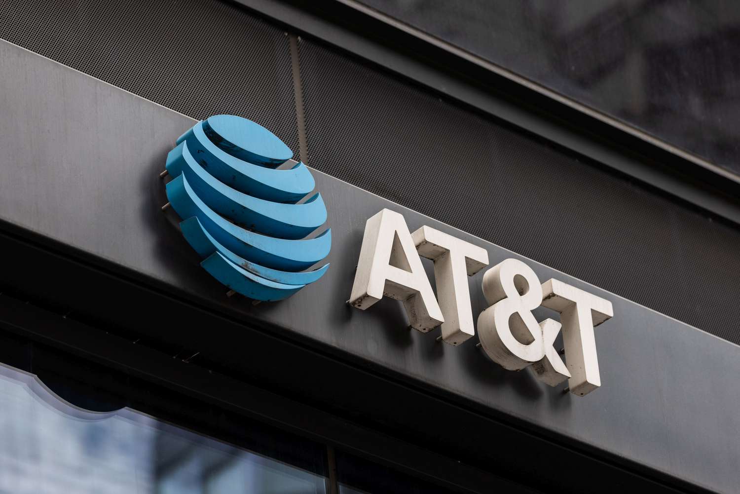 AT&T, sızdırılan veri setinin yaklaşık 73 milyon mevcut ve eski hesap sahibini etkilediğini açıkladı