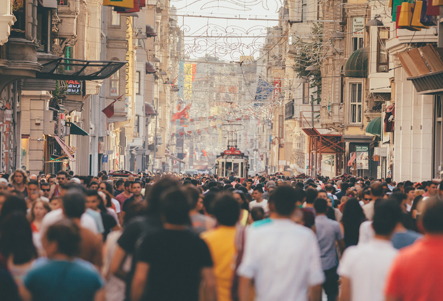Türkiye nüfusunun 2030'da 88 milyon 188 bin 221 kişiye, 2050'de 93 milyon 774 bin 618 kişiye ulaşması bekleniyor