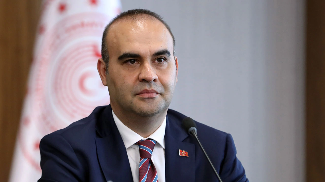 Bakan Kacır: Yenilenebilir enerji sistemlerinin ihtiyaç duyduğu tüm çipleri yerli ve milli olarak üreteceğiz
