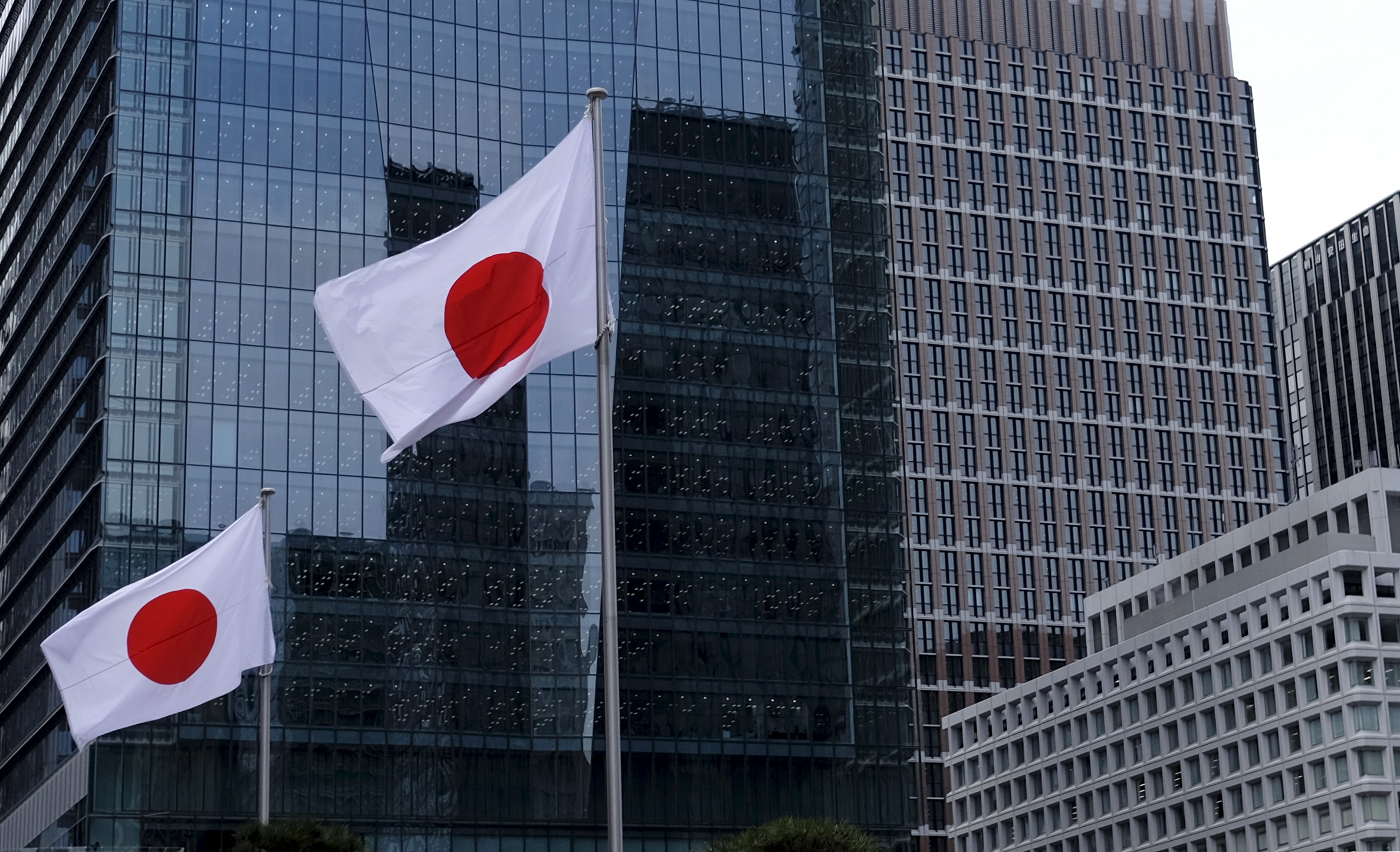 Japon hükümeti bir yıldan uzun bir süredir ilk kez ekonomik değerlendirmesini yükseltti