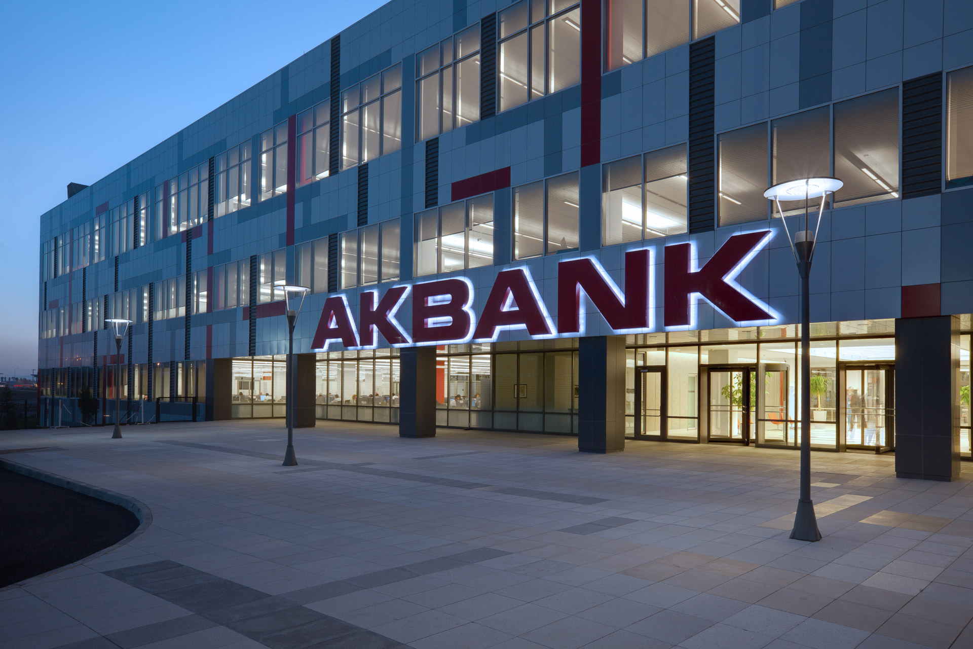 Akbank, 2030 sürdürülebilir finansman hedefini şimdiden aştı