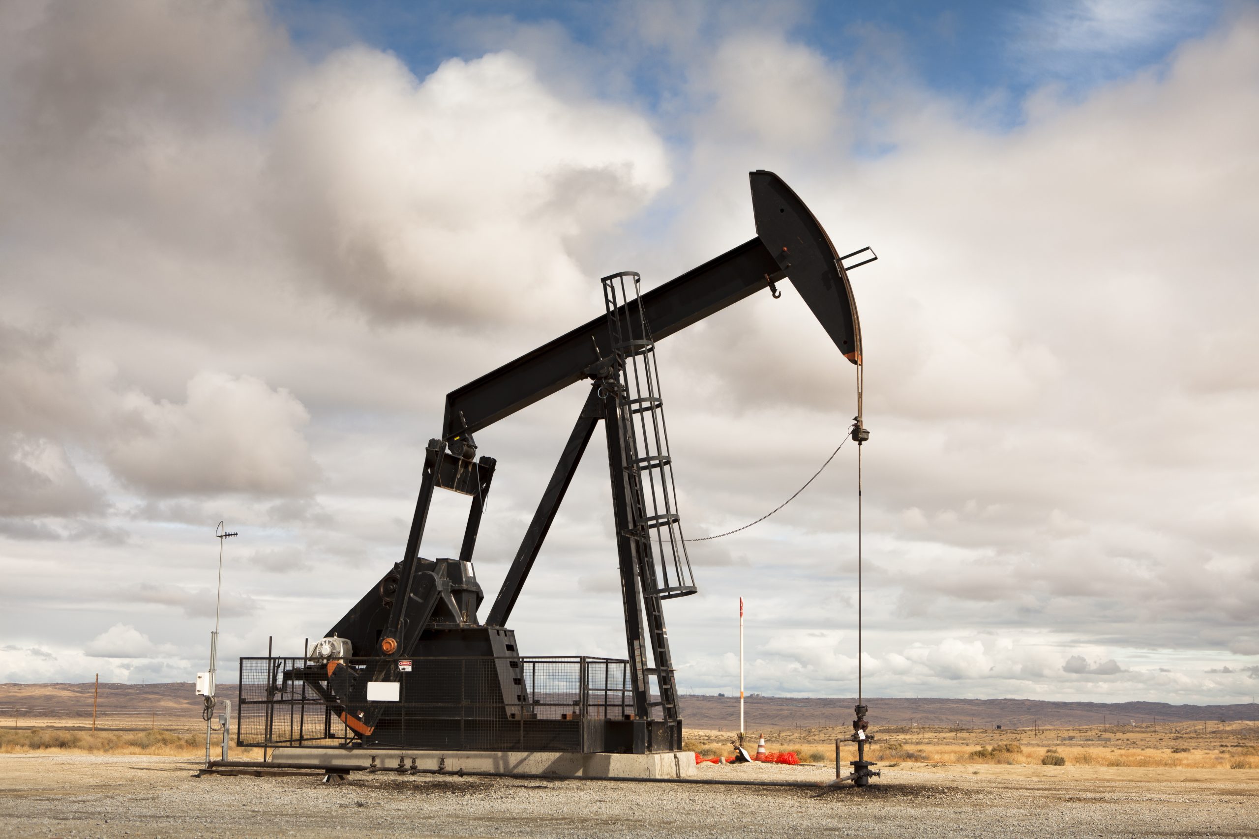 API petrol stokları beklentilerin aksine artış gösterdi