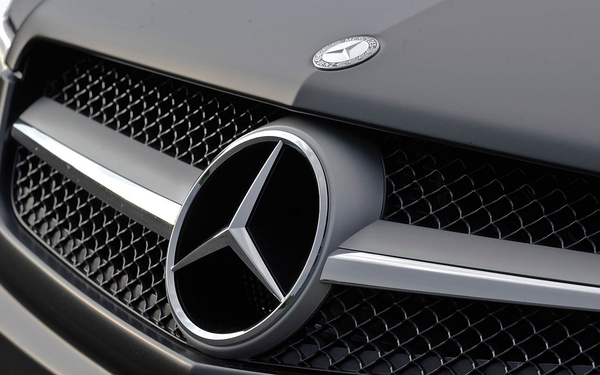 Mercedes-Benz'in karı Çin'in etkisiyle düştü