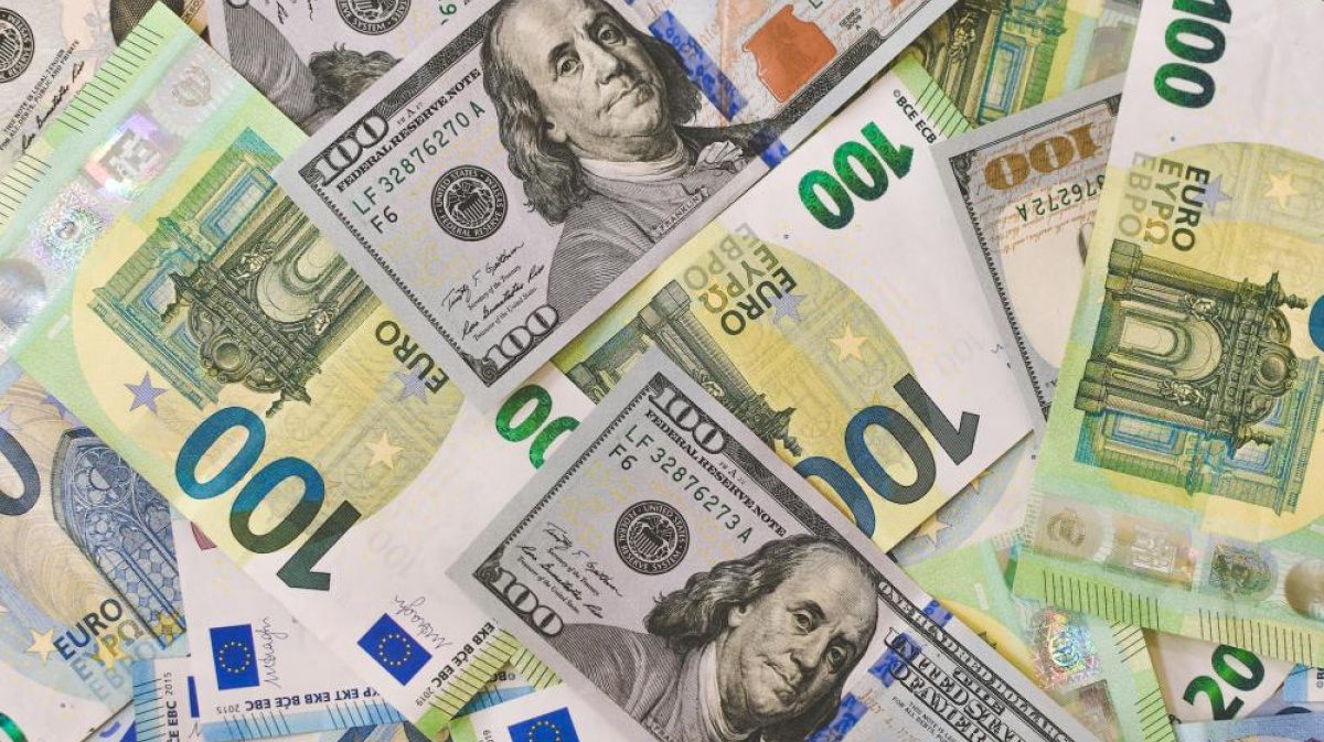 Euro, dolar karşısında son 6,5 ayın en düşük seviyesine geriledi