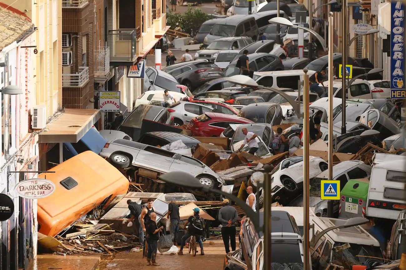 Valencia'da sel felaketi sonrası araç zararları artıyor: Ekonomik kayıp 1 milyar euroyu geçti