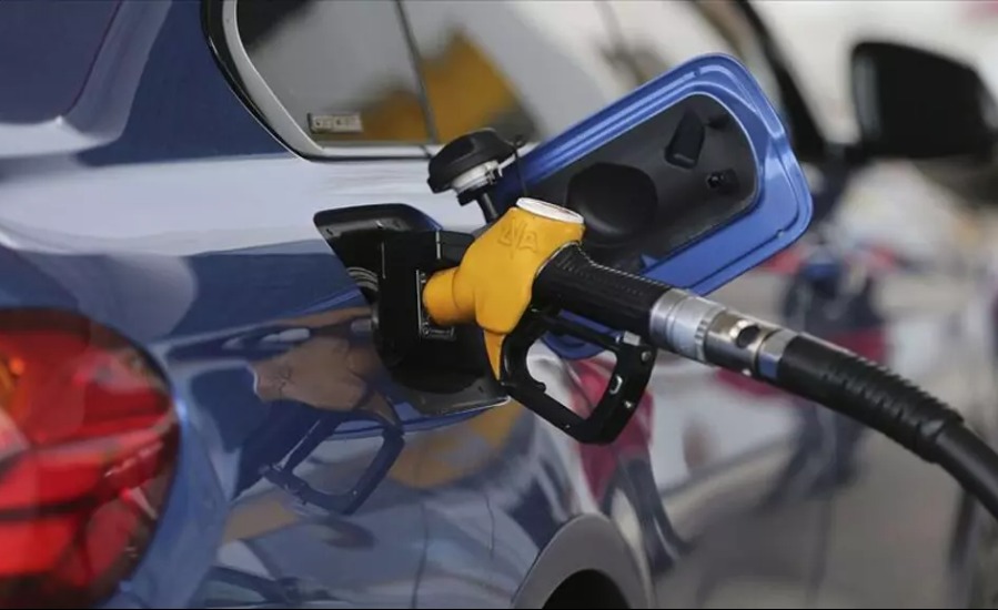 Benzine indirim, motorine zam bekleniyor