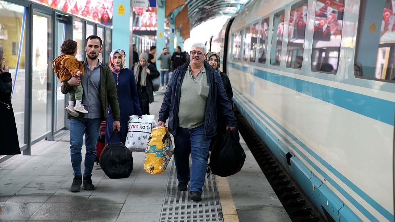 Emeklilere kötü haber! Emeklilerin ulaşım indirimleri kaldırıldı!