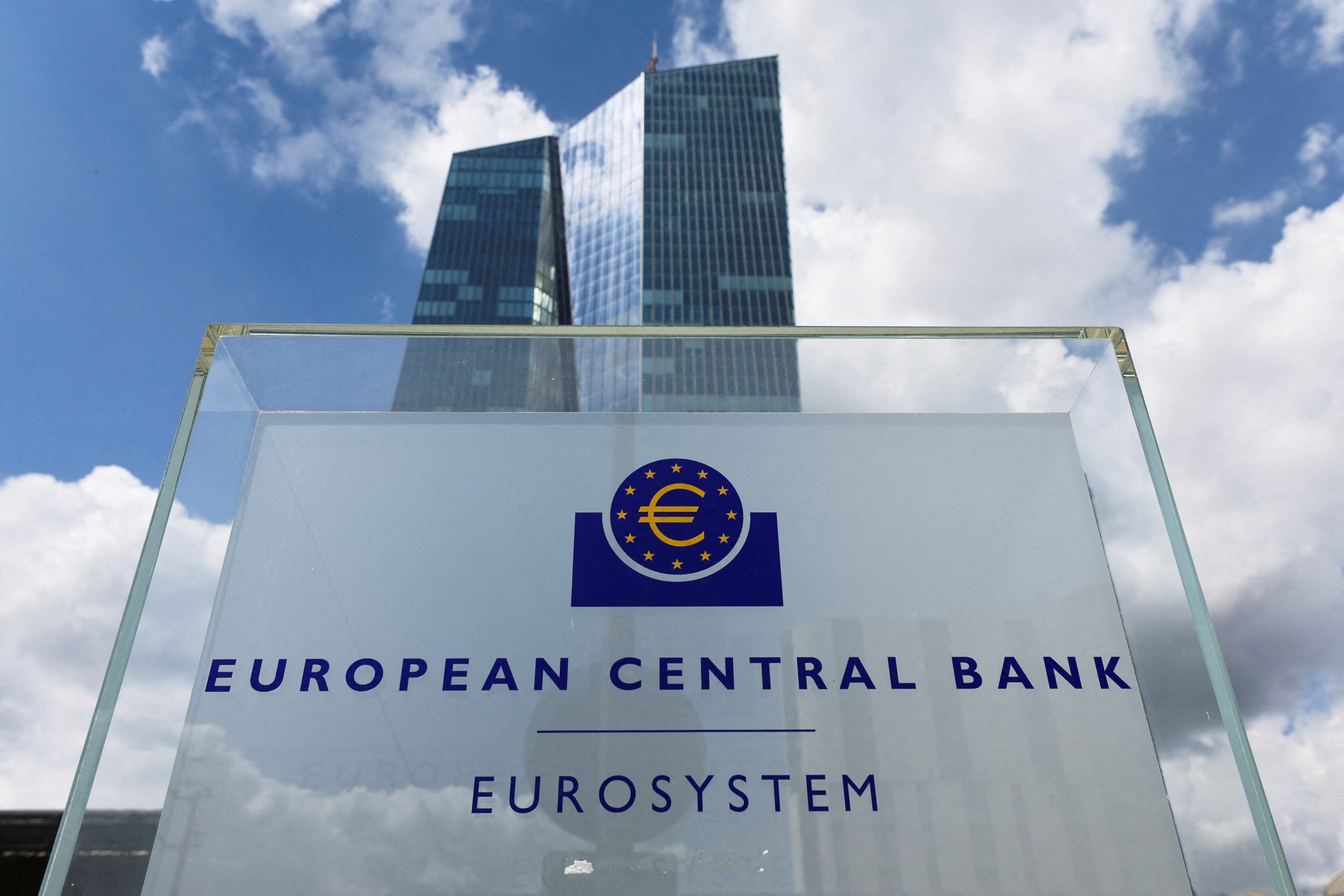 Euro Bölgesi kredileri faiz indirimlerine rağmen yavaş büyüyor
