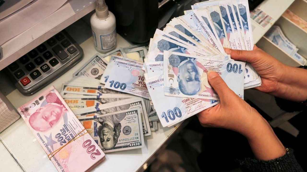 Kamu bankalarından lirayı korumak için 6 milyar dolarlık müdahale