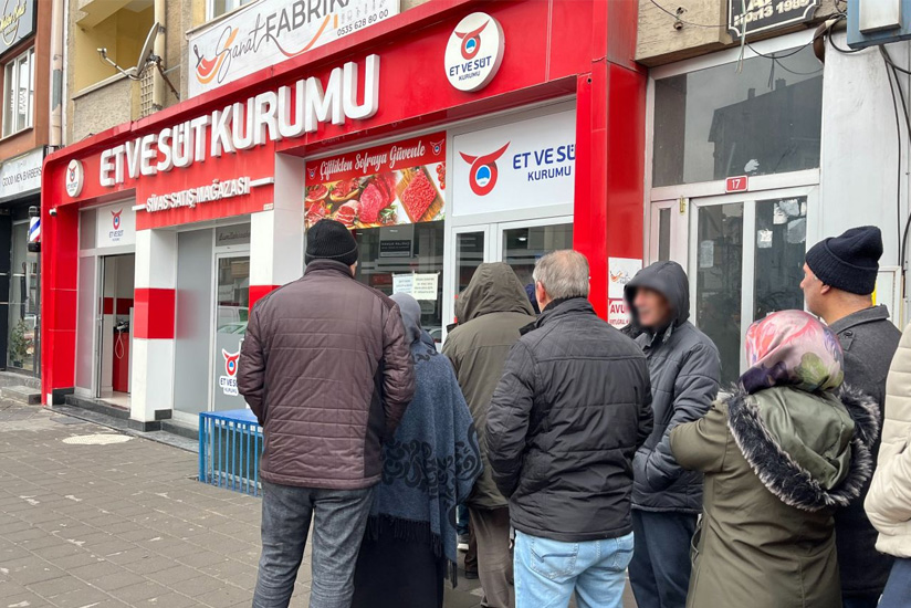 Ramazan başlamadan vatandaş ucuz et kuyruğuna girdi