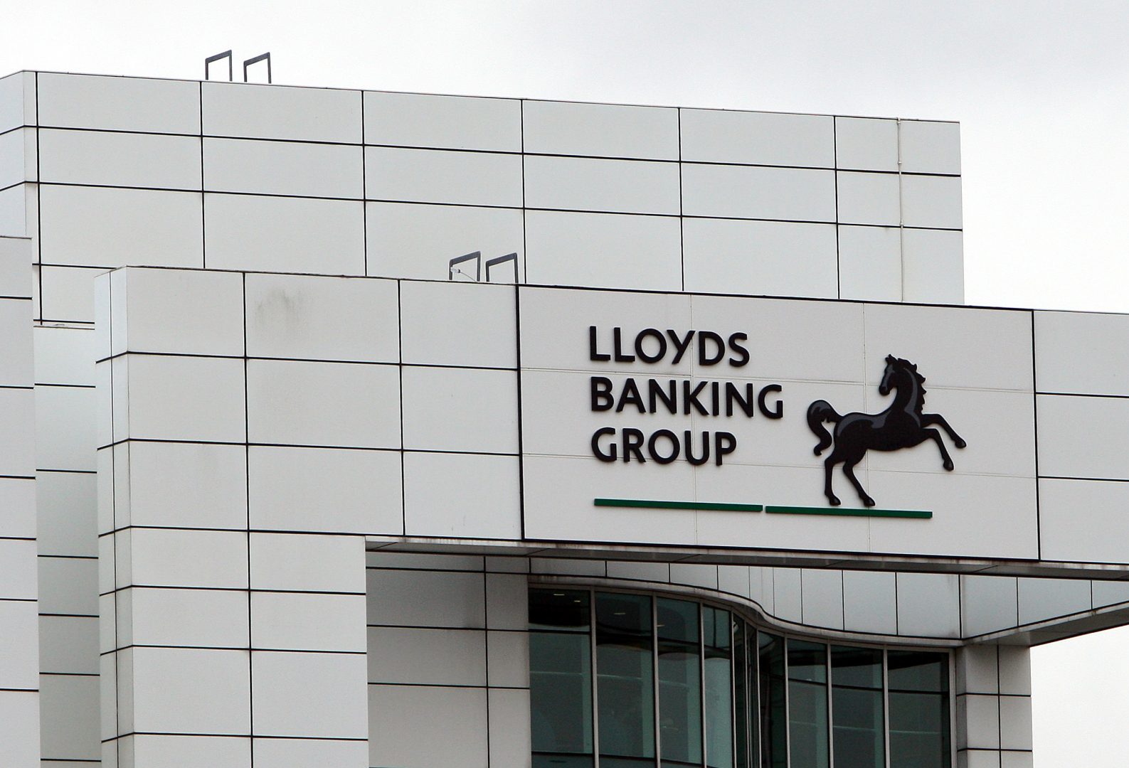 Lloyds Bank'tan şok karar: 136 şube daha kapanıyor