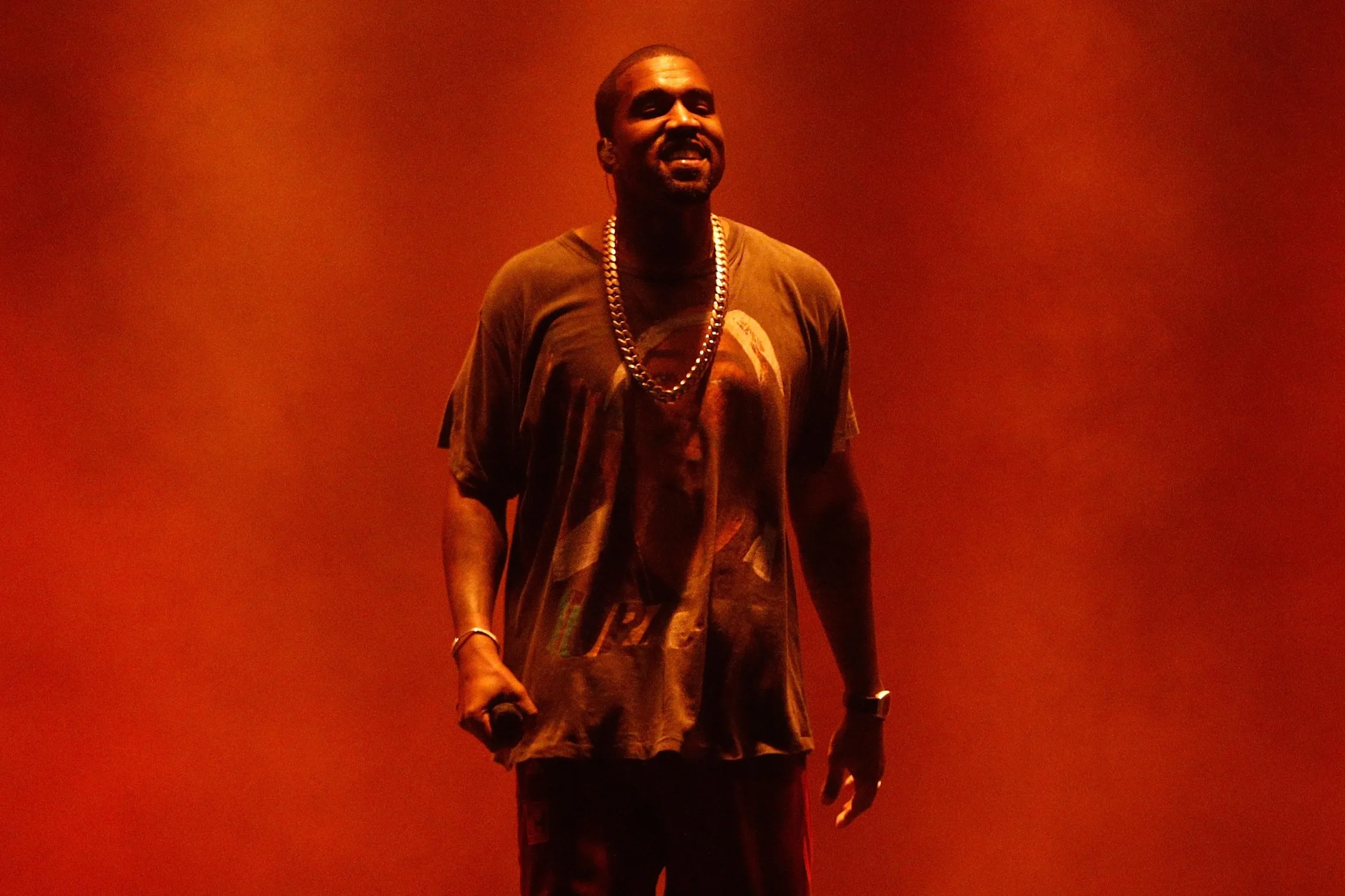 Kanye West’in Shopify mağazası, platform kurallarını ihlal ettiği gerekçesiyle engellendi