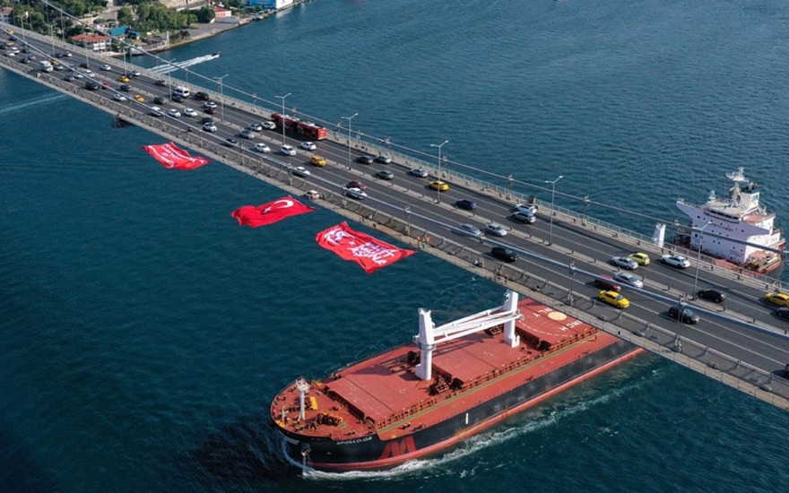 İstanbul Boğazı öğleden sonra transit geçişlere açılacak