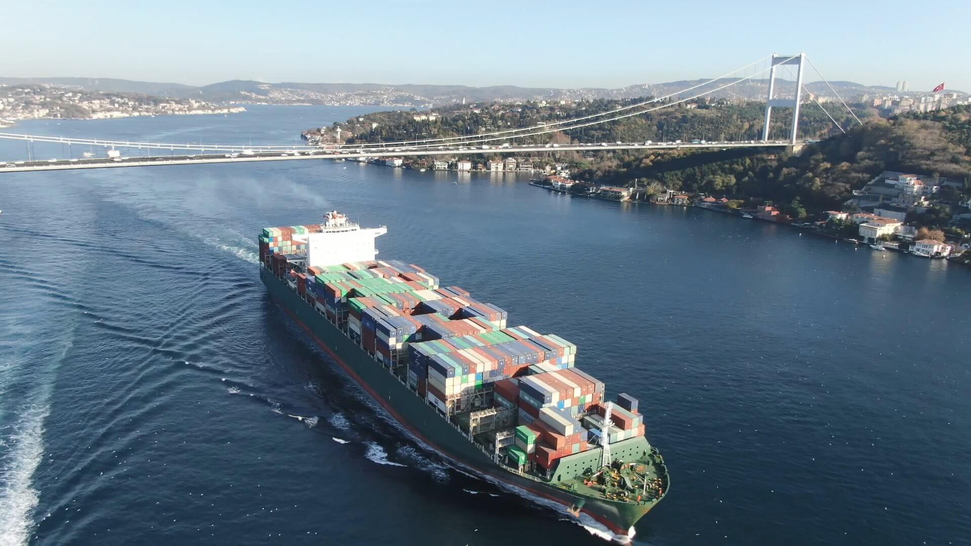 İstanbul Boğazı tek yönlü olarak transit geçişlere açıldı