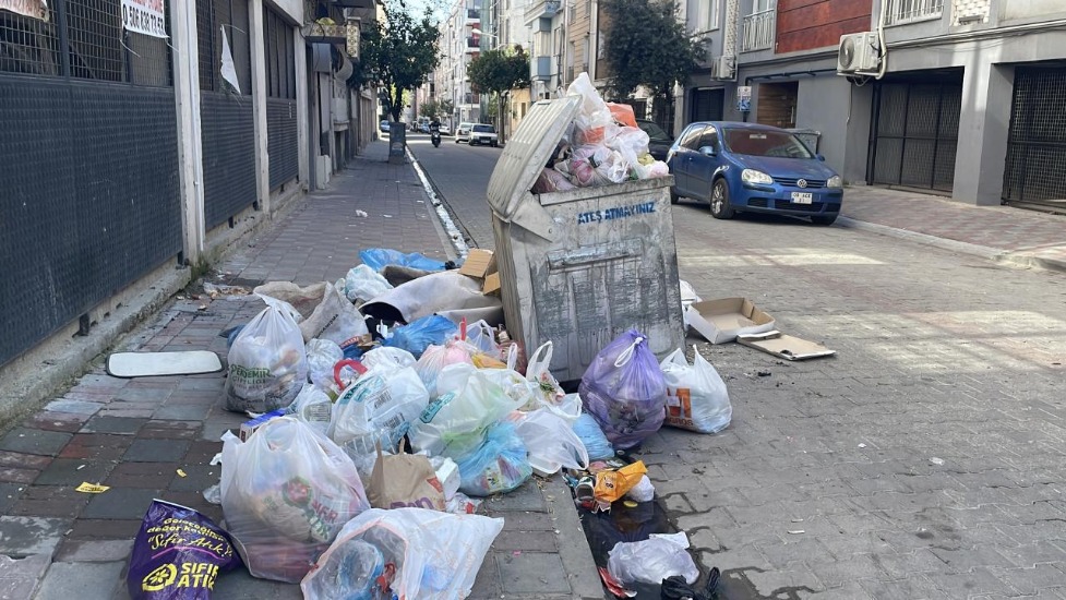 Aydın'da sokaklar çöp yığınlarıyla doldu