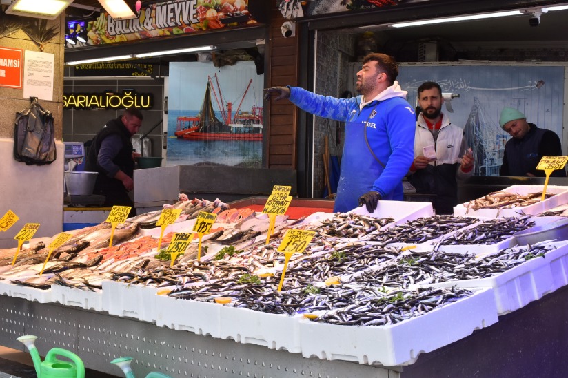 Balık pazarına hava muhalefeti! Tezgahta fiyatlar cep yakıyor: En ucuzunun kilosu 150 TL!